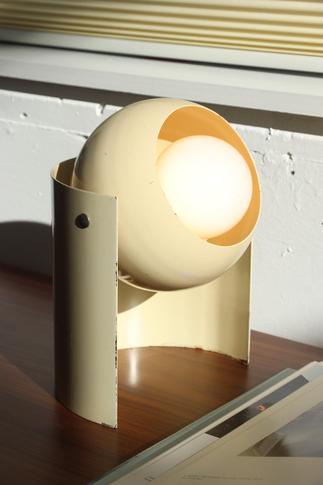 Cream Space Age Eyeball Lamp