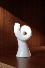 Load image into Gallery viewer, Japanese Porcelain Budvase
